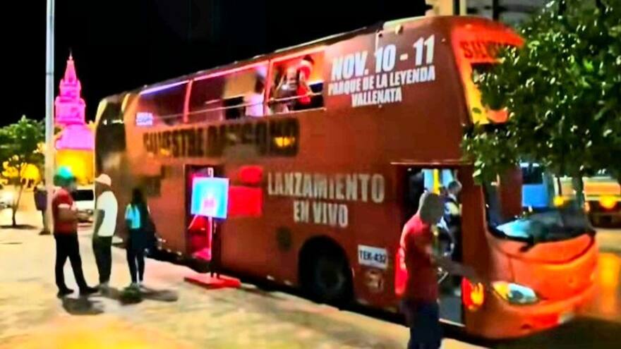 Silvestre desata locura en Valledupar, al aparecer para promocionar su álbum