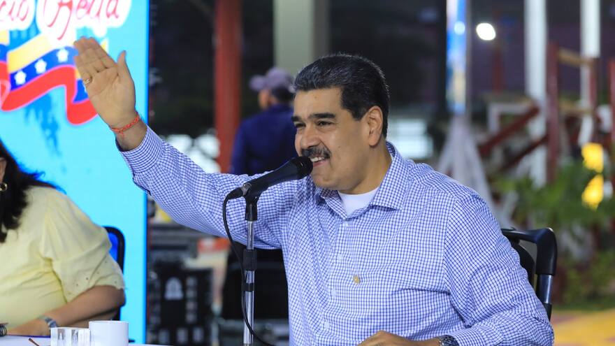 Maduro ordena 'acción defensiva' ante llegada de buque británico a Guyana