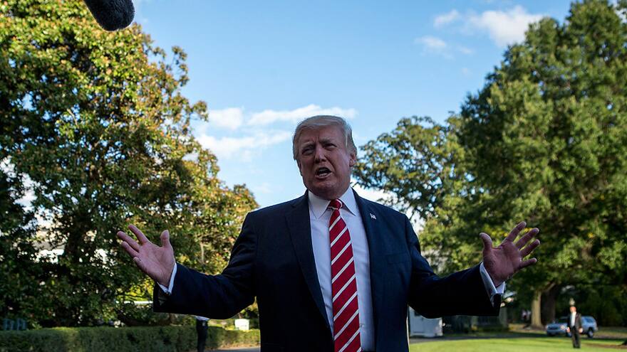 Malestar en Sudáfrica por un tuit de Trump que critica su reforma agraria