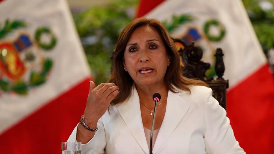 En video: Presidenta de Perú, Dina Boluarte, fue agredida por una mujer durante un evento