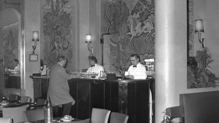 La hermosa leyenda sobre Hemingway y la liberación del bar del Ritz