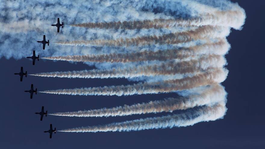 Espectacular show aéreo en el Festival Internacional Torre del Mar