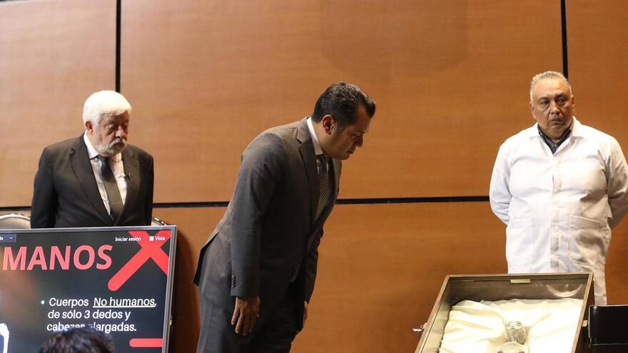 Extraterrestres presentados en Congreso de México resultaron ser muñecos
