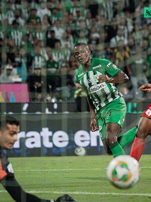Andrés Román, lateral goleador