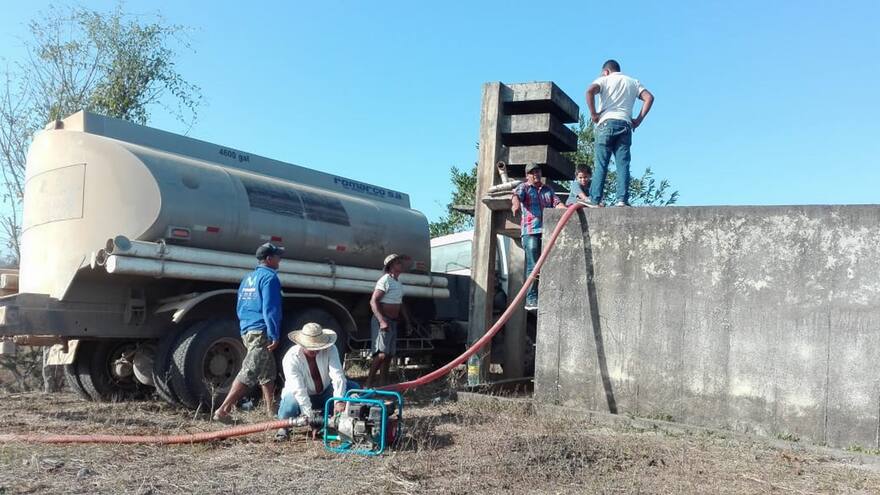 Envían agua en camiones a zonas afectadas por sequía en Lorica, Córdoba