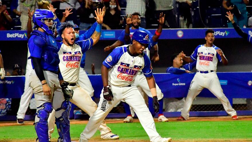 Vaqueros 5, Caimanes 6: remontada emocionante y que acerca el título