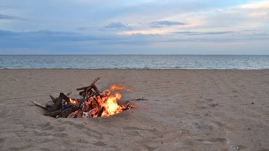 Padre e hijo mueren tras activar con fogata una bomba de la II Guerra Mundial