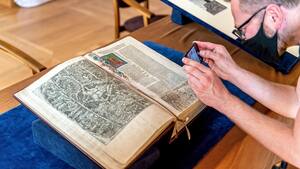 Presentan la edición ilustrada más antigua de la Divina Comedia en Polonia