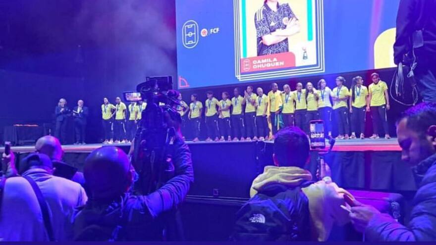 Homenaje a las subcampeonas del mundo: ¡Gracias, guerreras!