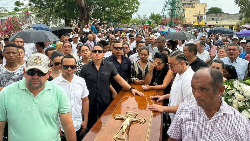 Bajo la lluvia y con música despidieron a Lisandro Meza