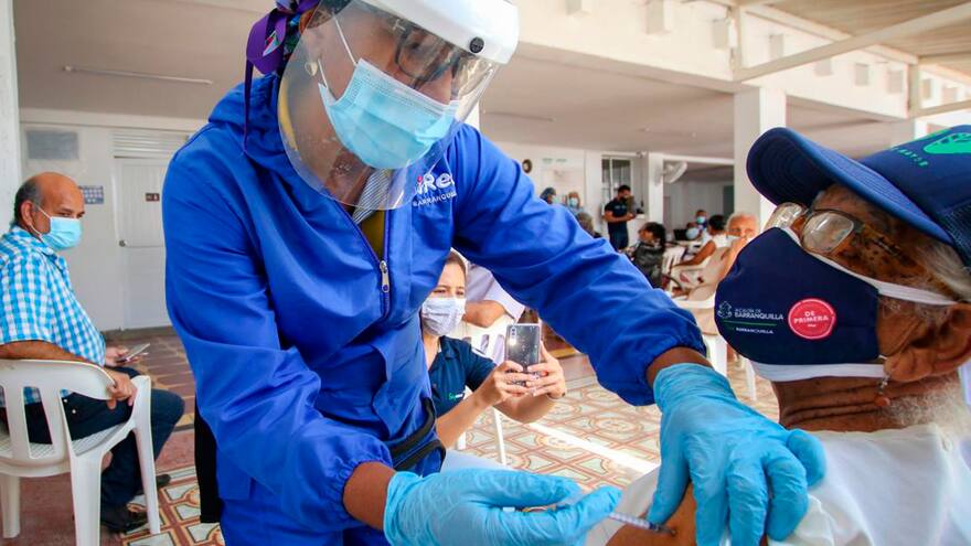 Vacunación y PRASS, binomio para enfrentar nuevo pico en casos de covid-19 en Colombia