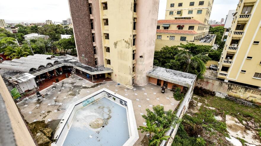 Así se ve hoy el emblemático Hotel Royal: deteriorado y abandonado