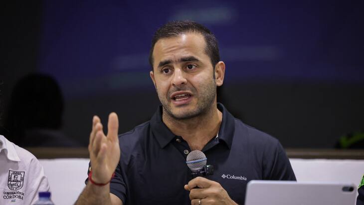 Video: gobernador Erasmo Zuleta y su equipo rescataron a un hombre que estaba a punto de ser arrastrado por una corriente en Montelíbano