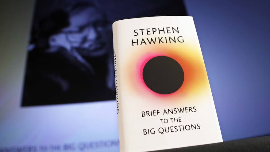 Libro póstumo de Stephen Hawking revela 'breves respuestas a las grandes preguntas'