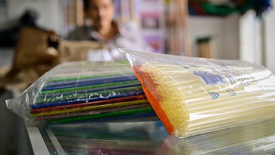 Implicaciones de  norma que saca de circulación ocho plásticos de un solo uso