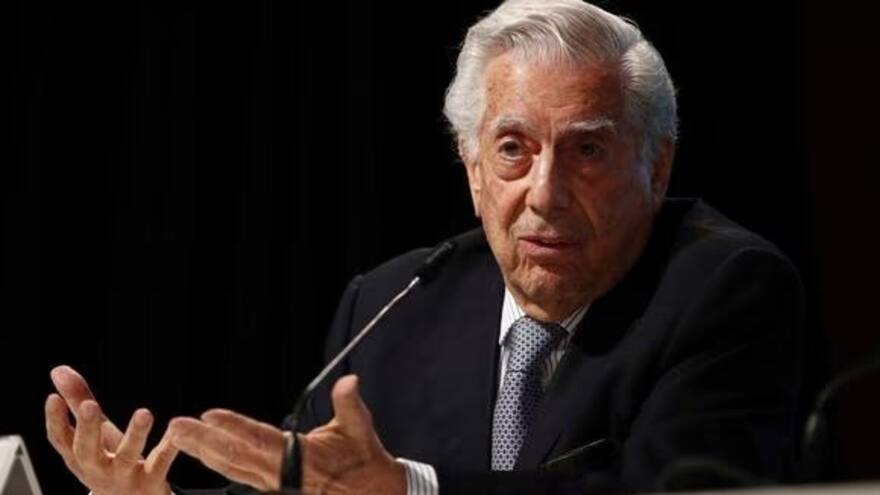 Mario Vargas Llosa fue hospitalizado en España por Covid -19