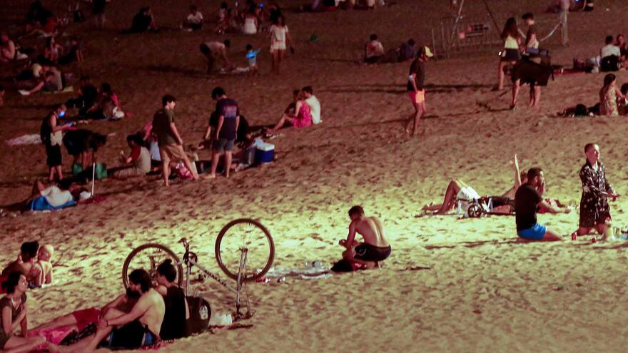 La COVID-19 avanza en España entre jóvenes confiados en una inmunidad falsa