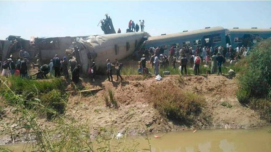 Al menos 32 muertos y 66 heridos en el choque de dos trenes en sur de Egipto