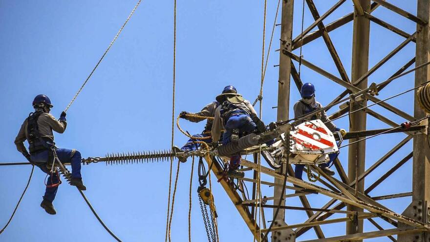 Reacciones al anuncio de Petro sobre regular los servicios públicos