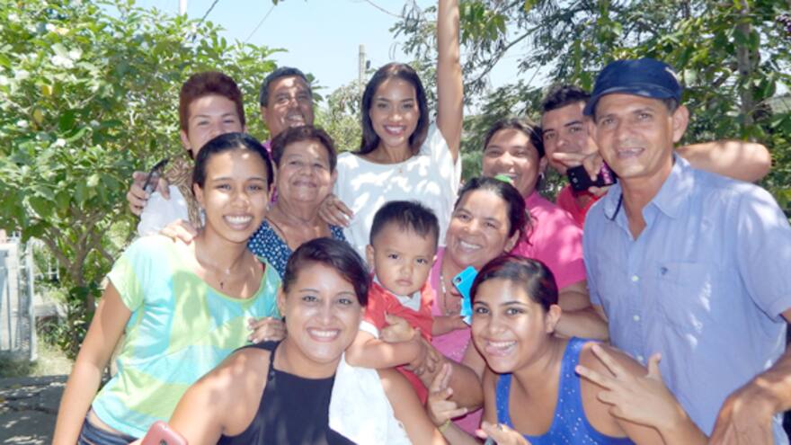 La Señorita Colombia, Jealisse Tovar, estuvo en Ovejas visitando sus familiares