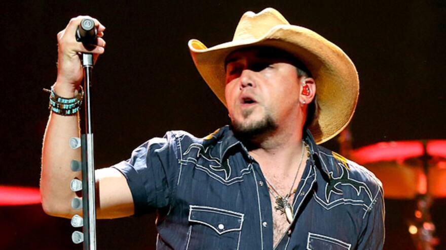 Cantante country presente en masacre de Las Vegas vuelve al escenario