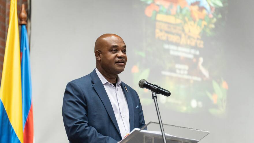 Canciller Murillo explica el nuevo modelo de fabricación de los pasaportes