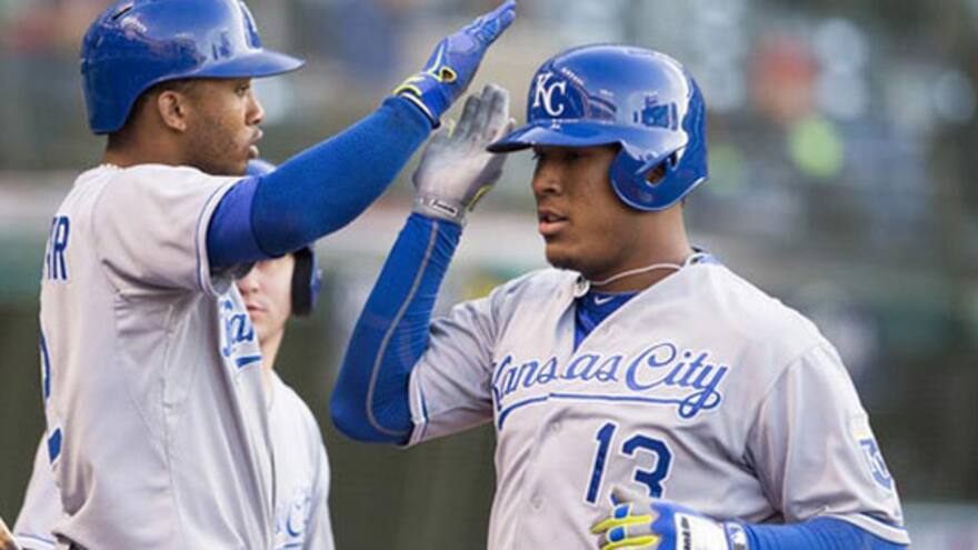 Alcides Escobar y Salvador Pérez ganan Guantes de Oro