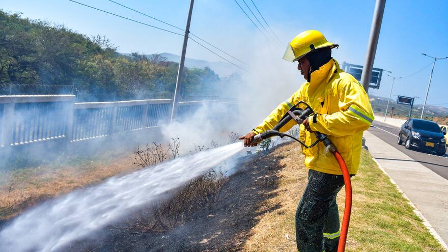 Procuraduría requiere a Mininterior por 18 vehículos de socorro parados