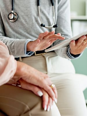 Muertos cargando basura