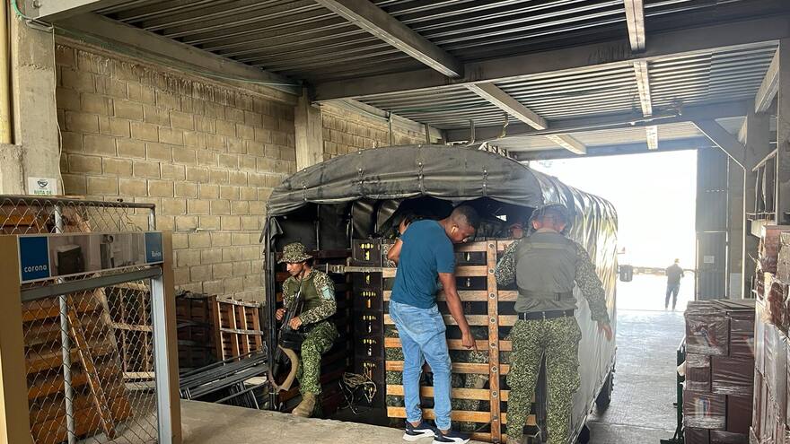 La Armada Nacional incautó un cargamento de cerveza de contrabando