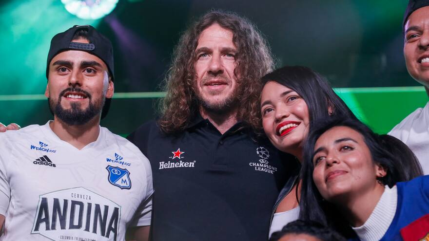 Puyol y Mascherano pasean por Colombia el trofeo de la Champions