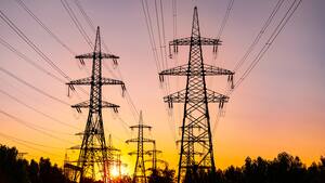 Colombia suspende venta de energía a Ecuador tras anuncio de Noboa de imponer arancel del 30 %