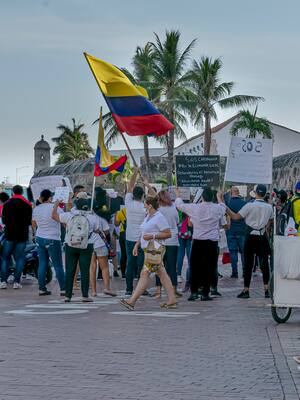 Política sin sociedad: pandemia antidemocrática | columna de Juan Carlos Cortés G.