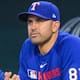 ‘Pipe’ Urueta se mantiene como coach de banca de los Rangers de Texas
