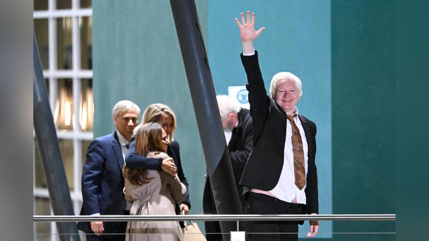 Julian Assange llega a Australia tras formalizar su libertad con la justicia de EE. UU.