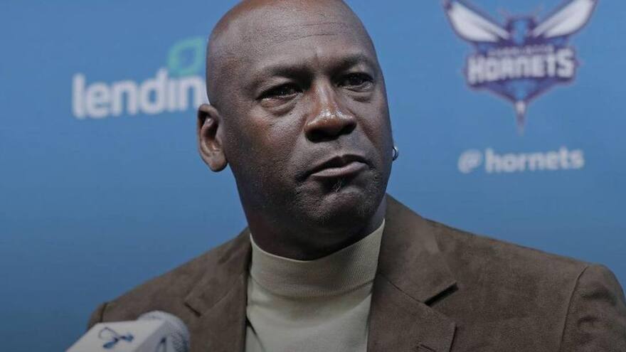 Subastan en 8 millones de dólares zapatillas usadas por Michael Jordan