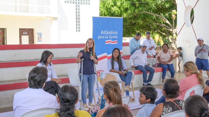 Gobernación entregó 111 títulos de vivienda a familias de Piojó