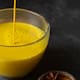Leche dorada: qué es, qué beneficios tiene y cómo prepararla