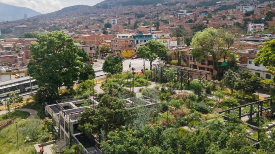 Medellín: muere ciudadano canadiense luego de caer por unas escaleras tras discutir con otro hombre