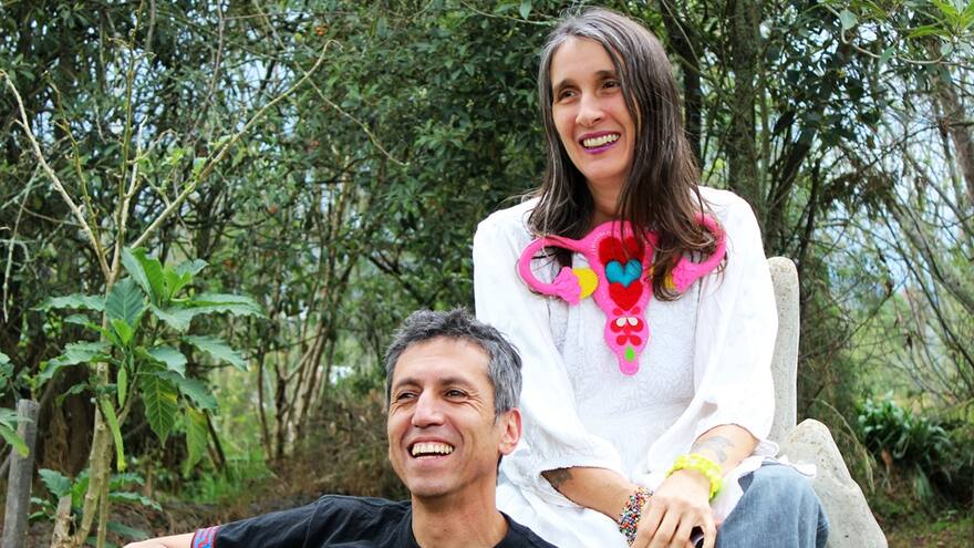 Aterciopelados homenajea a Juan Gabriel cantando ‘He venido a pedirte perdón’
