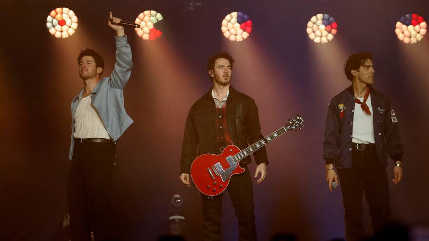 Jonas Brothers arrasa en Bogotá después de catorce años