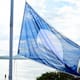 En playas de Salinas del Rey se iza la primera bandera azul del Atlántico