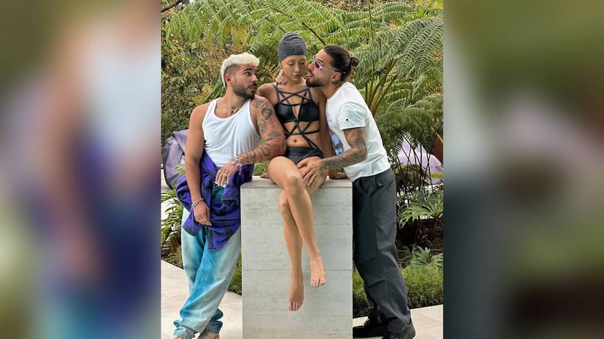 Maluma divide opiniones al reaparecer con su particular muñeca