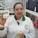 Profesora de Unicórdoba fábrica bioplástico a partir de las semillas de mamón y campano