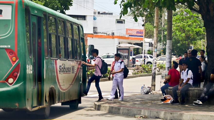 Quejas por “largas esperas” para tomar algunas rutas de buses en la ciudad