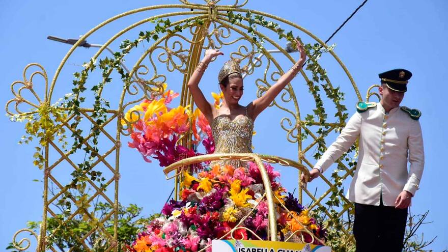 Batalla de Flores y cañonazos de confeti se tomaron la Vía 40