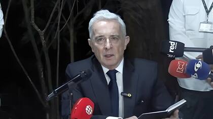 “Lo único que les puedo decir es que he dicho la verdad”: Uribe tras fallo que lo absolvió de los delitos de fraude procesal y soborno