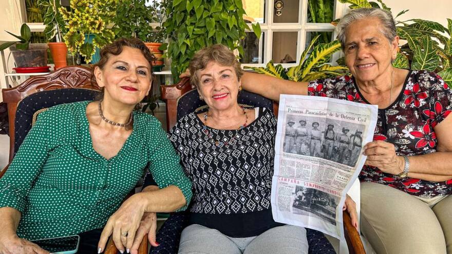 Las primeras mujeres paracaidistas de Colombia recuerdan su hazaña