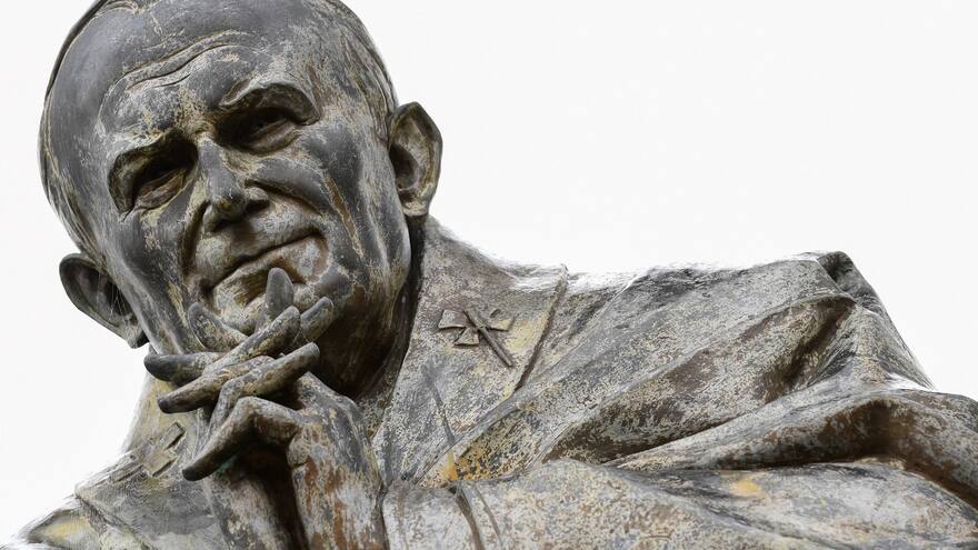 Estatua de Juan Pablo II crea discordia en pueblo francés