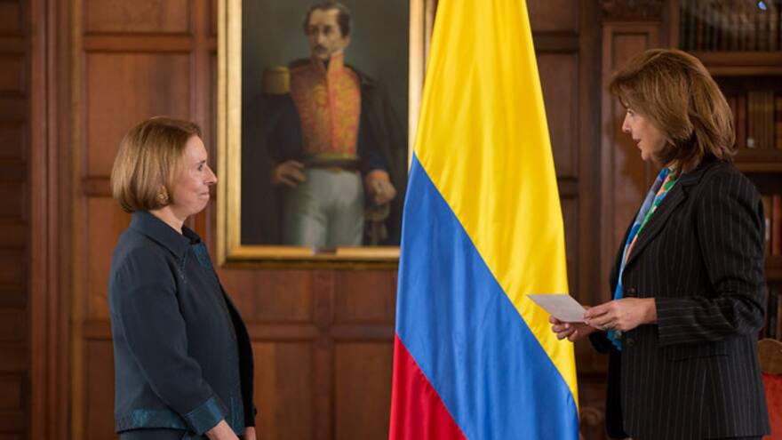 Ministra Holguín posesionó a la nueva embajadora de Colombia en Perú